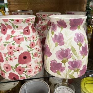 Debby lily vase.  NWT!  Price is for 1